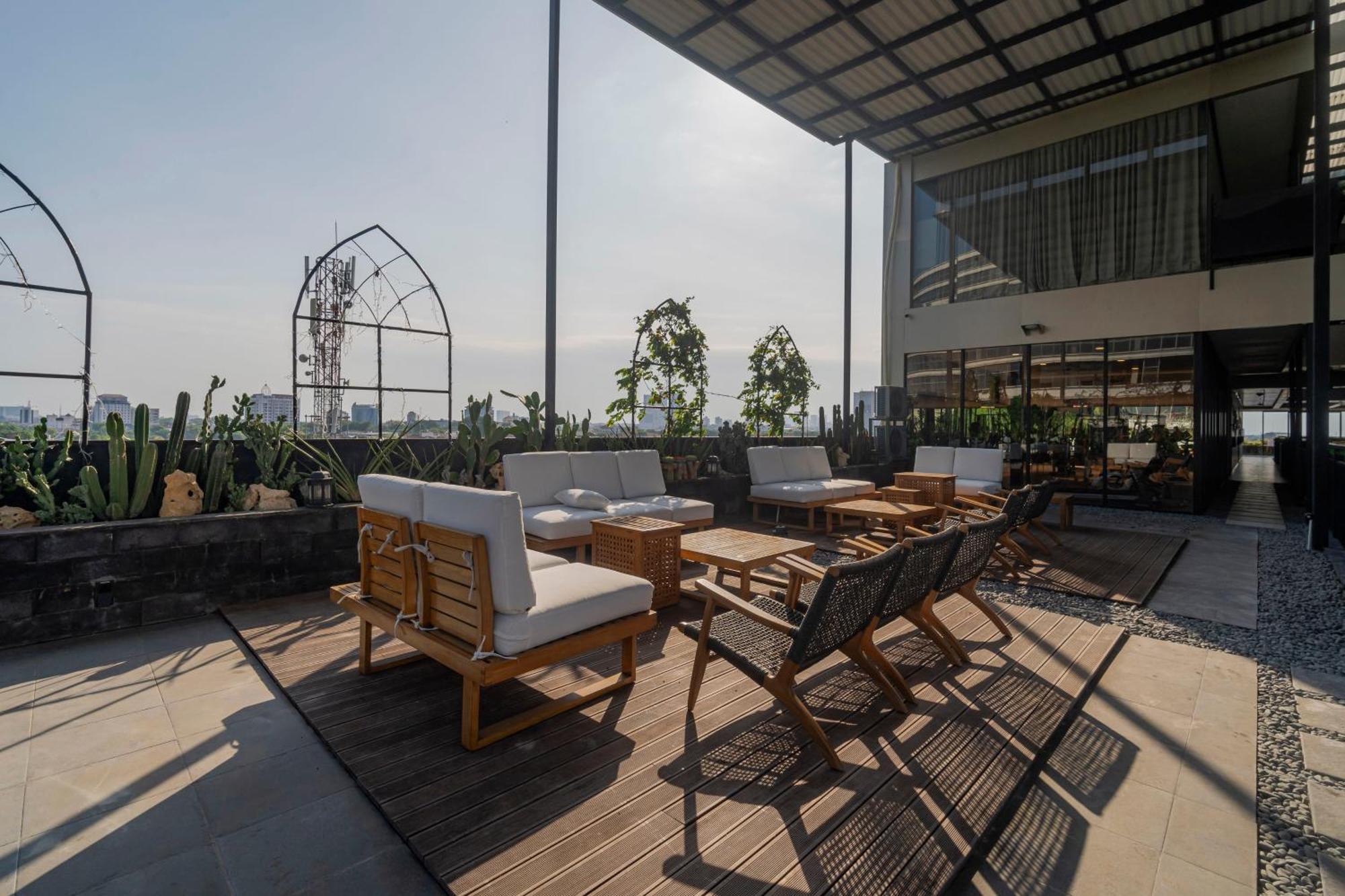 Stay.Vie Hotel Surabaya Exterior photo