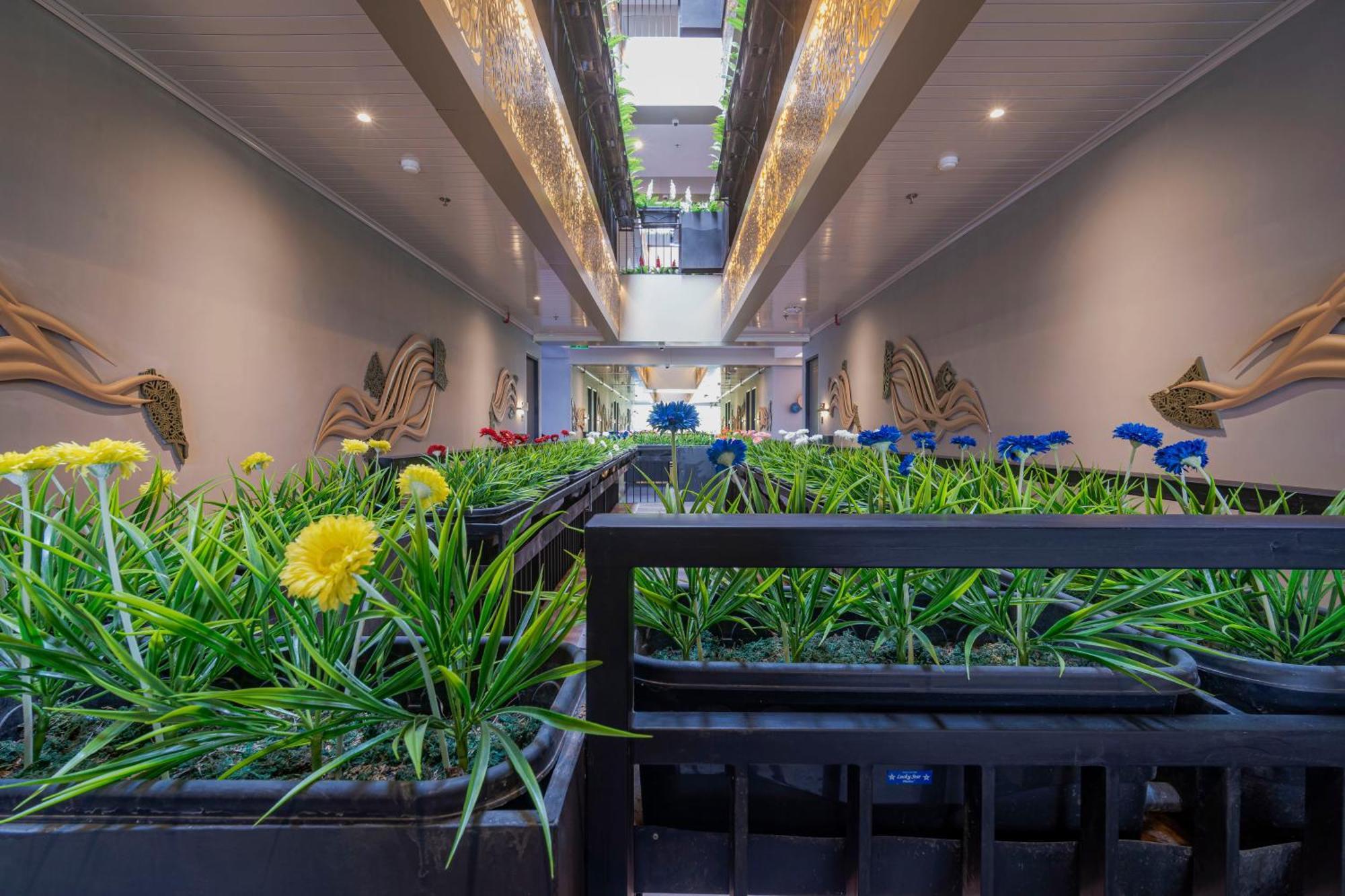 Stay.Vie Hotel Surabaya Exterior photo